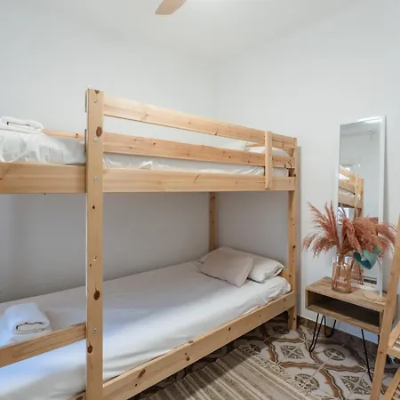 Feel Welcome Barcelona 10 * Корнелья де Лиобрегат