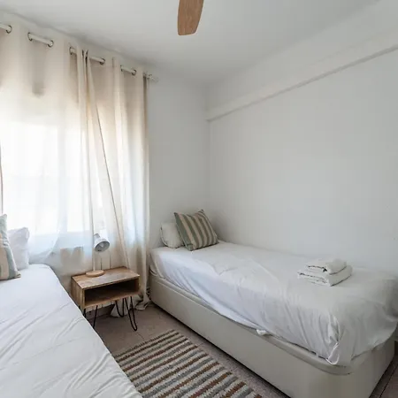 Feel Welcome Barcelona 10 Апартаменты *